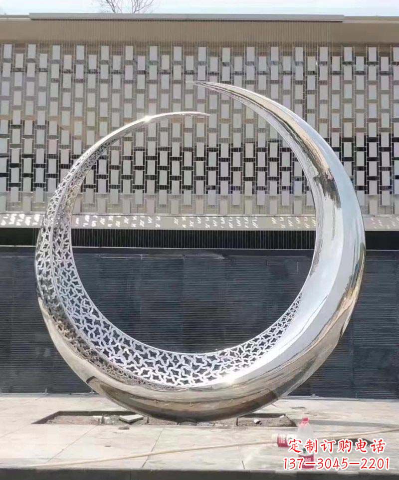 许昌不锈钢抽象月亮雕塑1