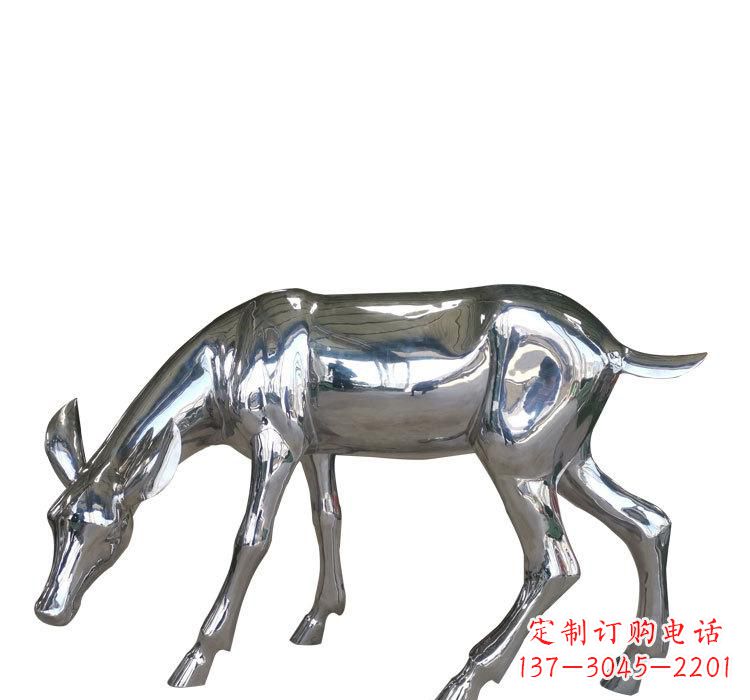许昌不锈钢公园草坪上的鹿雕塑——让美景更加完美
