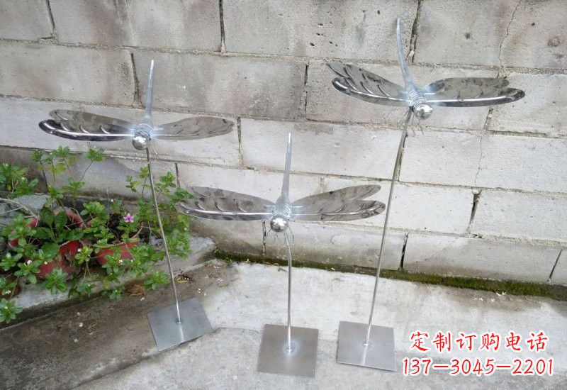 许昌不锈钢公园动物镜面蜻蜓雕塑