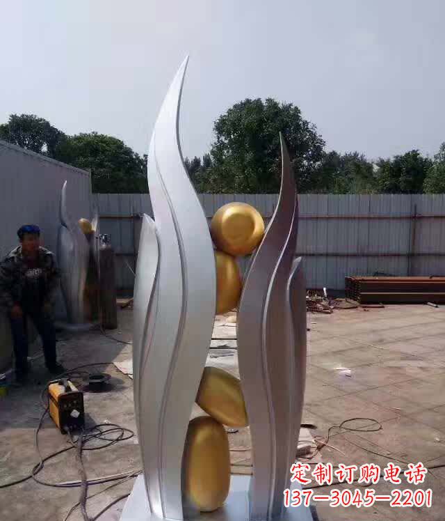 许昌不锈钢广场翅膀雕塑1