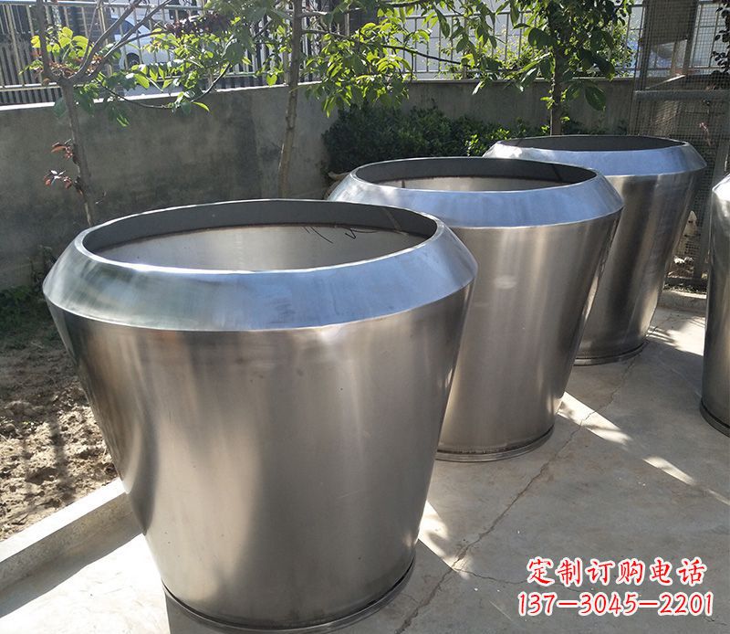 许昌不锈钢花盆雕塑给你的家园增添一份独特的美