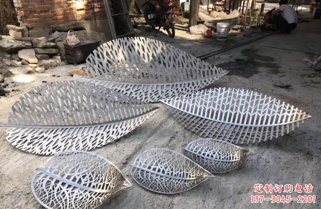 许昌不锈钢树叶雕塑美丽的自然之美
