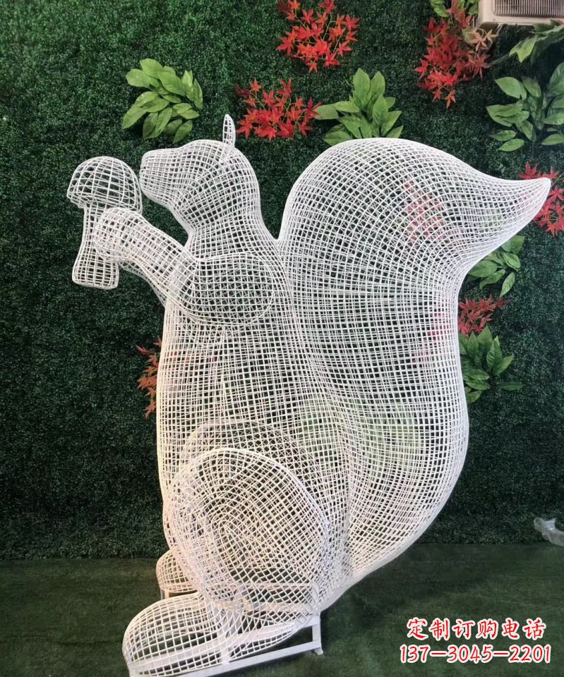 许昌不锈钢松鼠雕塑展现自然的美