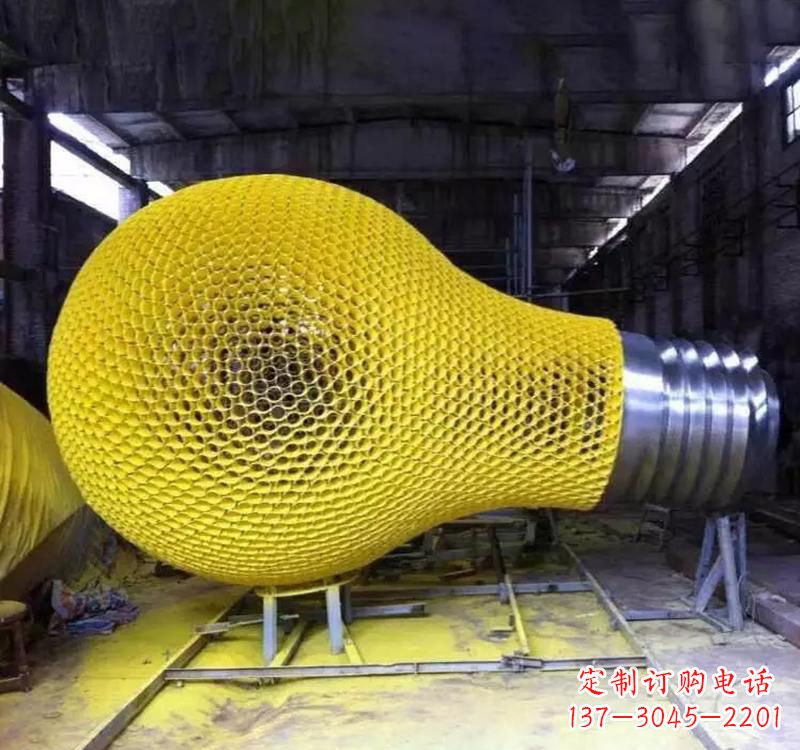 许昌不锈钢灯泡雕塑精美而又抢眼
