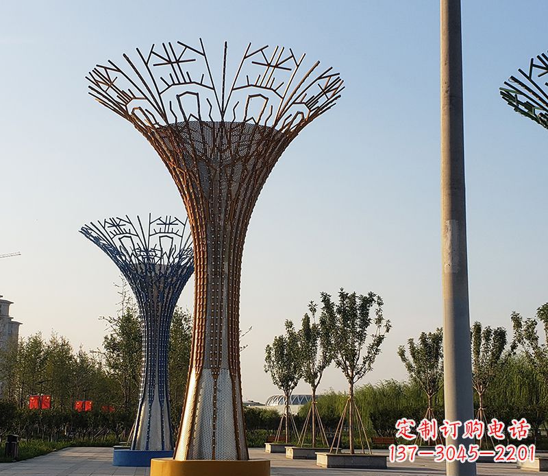 许昌城市景观的点缀——不锈钢树叶雕塑