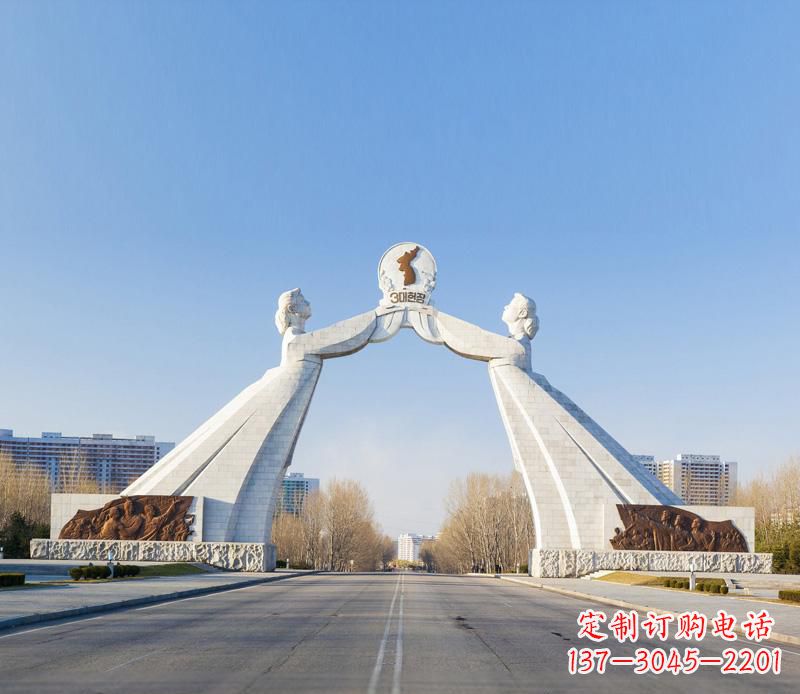 许昌城市街道拱门石雕