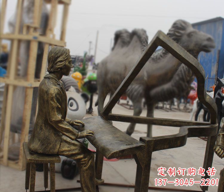 许昌弹抽象钢琴的人物铜雕