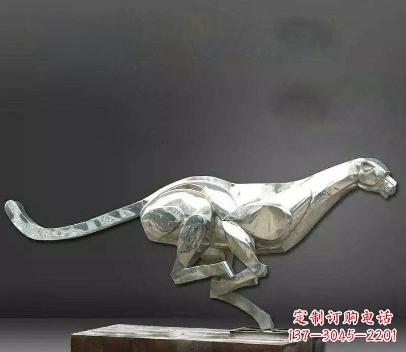 许昌公园不锈钢奔跑的豹子动物雕塑