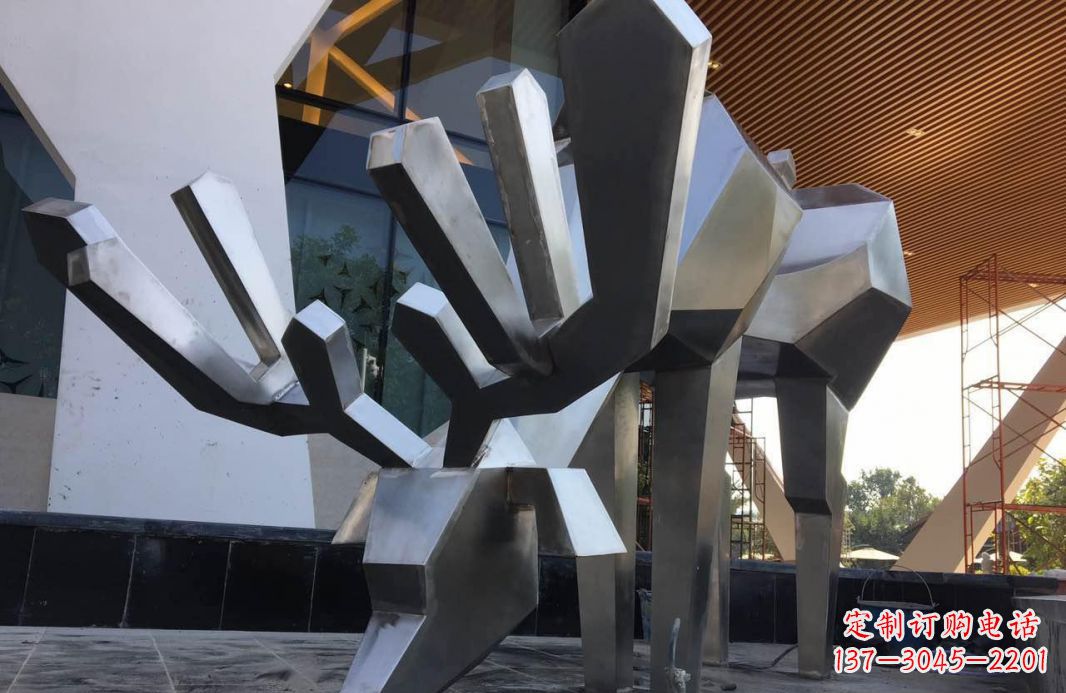 许昌高端不锈钢抽象驯鹿雕塑