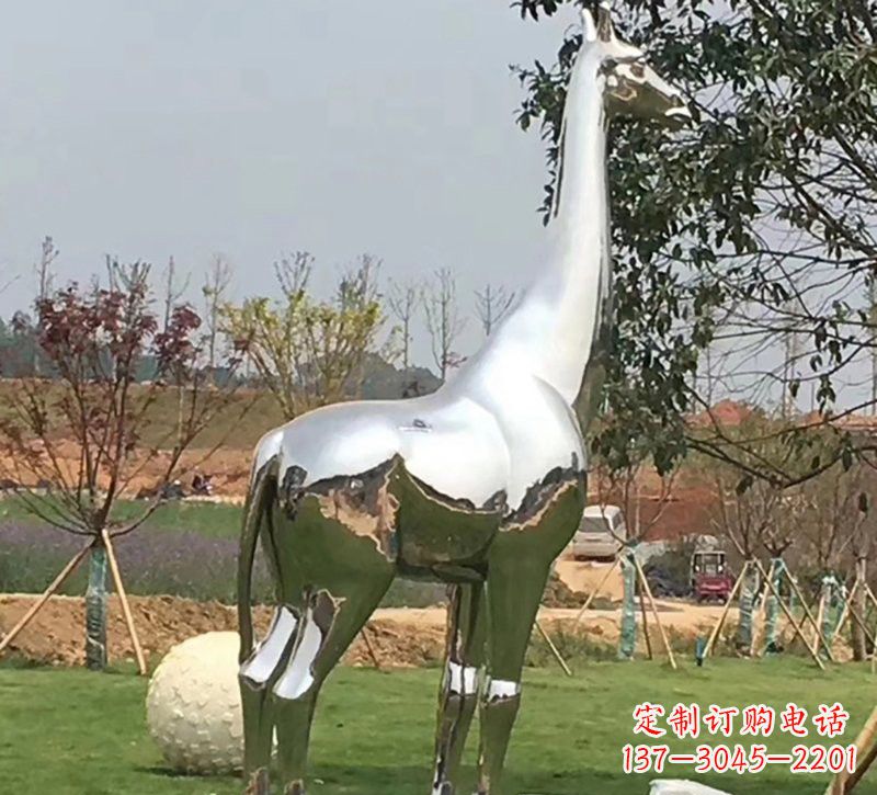 许昌公园不锈钢长颈鹿雕塑
