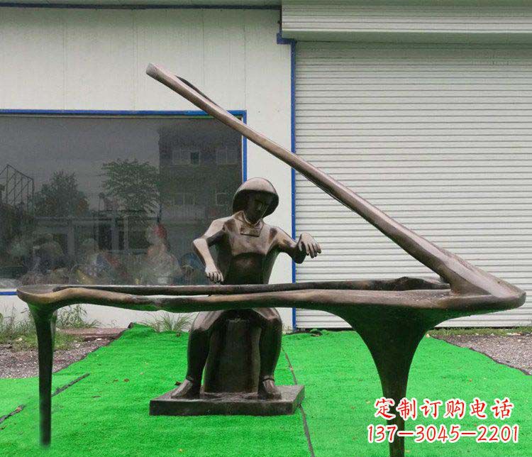 许昌公园弹钢琴的抽象人物小品铜雕