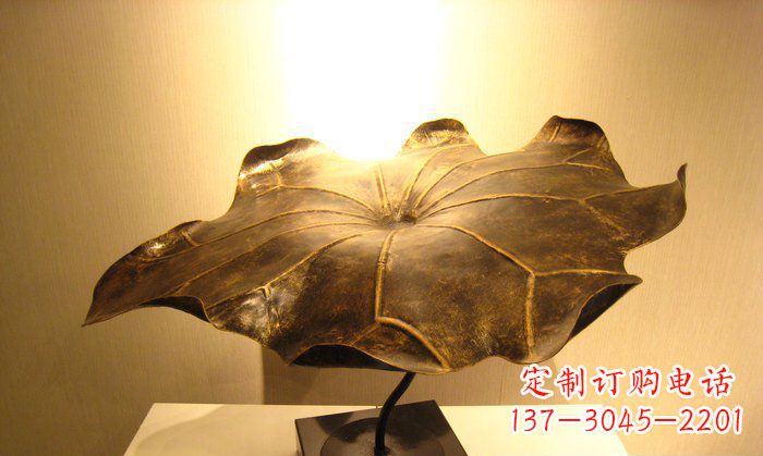 许昌深受人们喜爱的铜雕荷叶雕塑,由贵金属精铸…