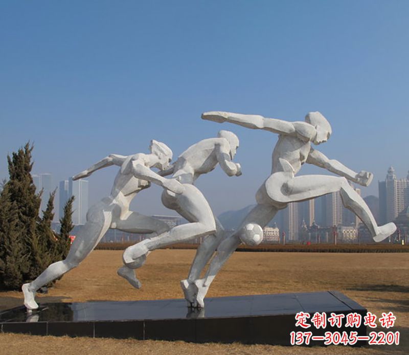 许昌踢足球不锈钢运动雕塑