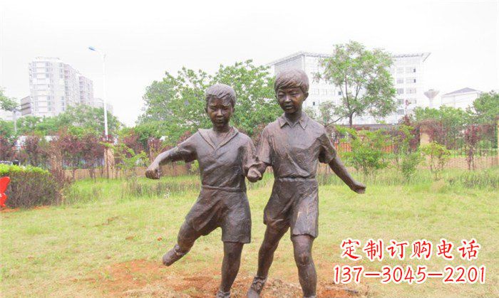 许昌踢足球公园人物铜雕 (2)