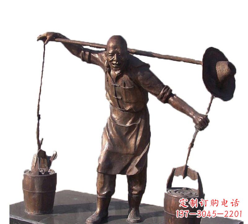 许昌挑扁担的老人铜雕