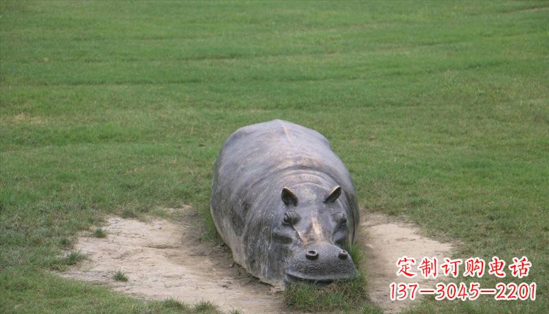 许昌铜雕趴着的河马