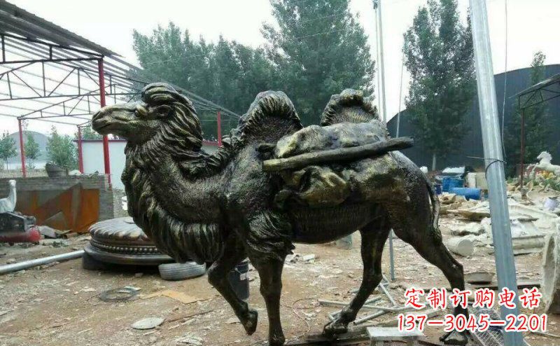 许昌驮着东西的骆驼铜雕