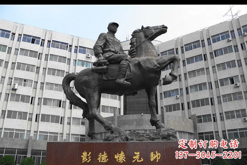 许昌伟人彭德怀元帅铜雕