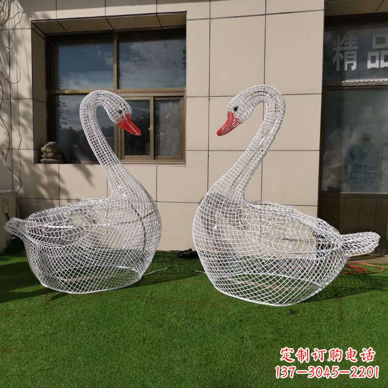 许昌卧姿天鹅网格动物雕塑园林草坪动物摆件