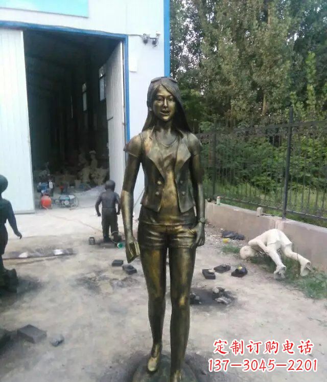 许昌现代美女广场人物铜雕