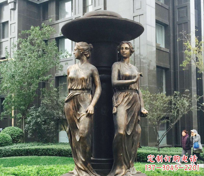 许昌小区西方女人人物铜雕