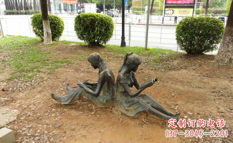 许昌校园坐着看书的女孩人物铜雕
