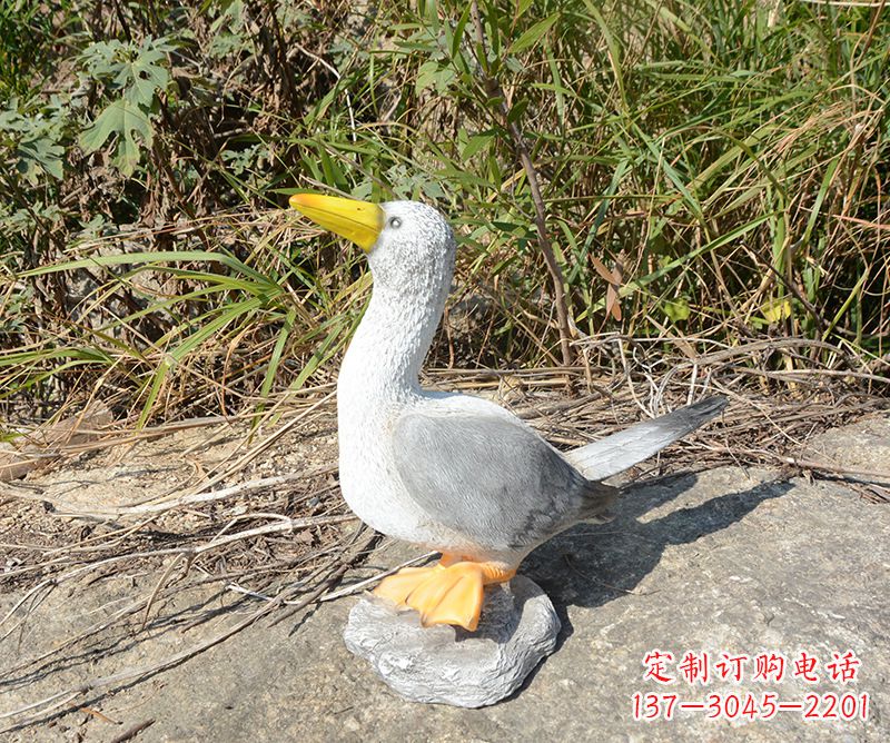 许昌学校雕塑和平鸽