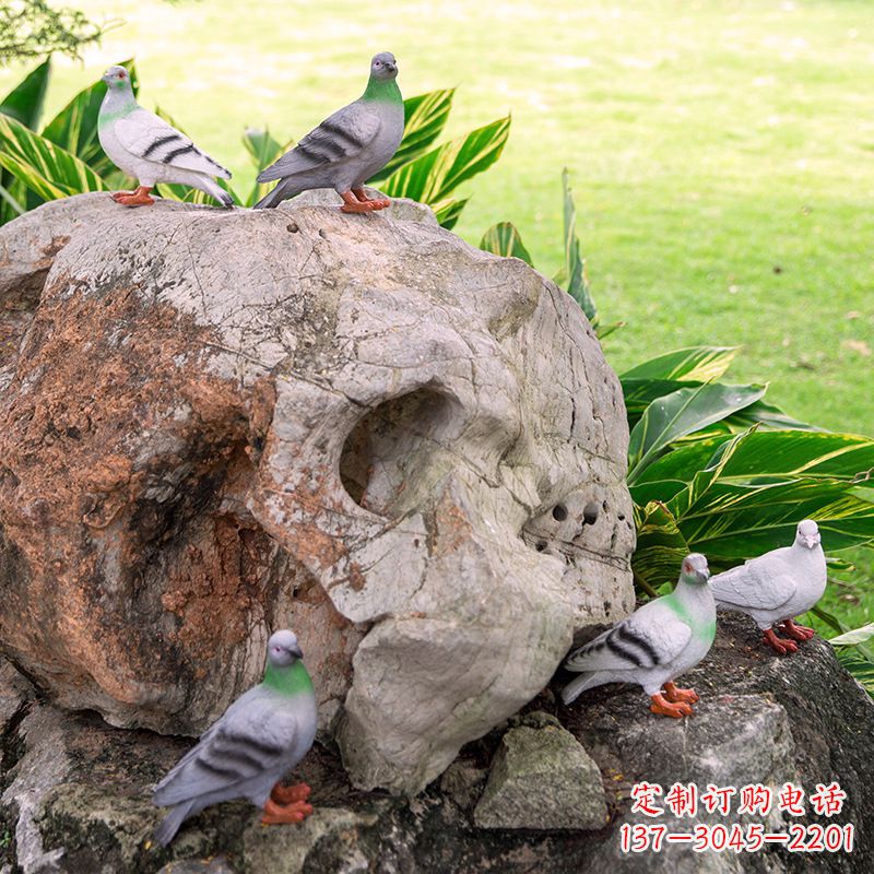 许昌众人托着和平鸽雕塑