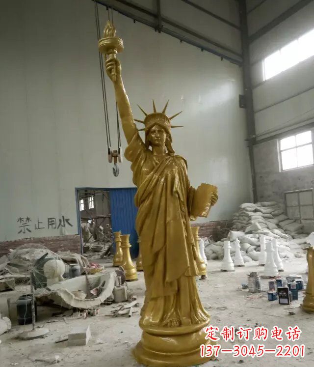 许昌自由女神玻璃钢仿铜人物雕塑
