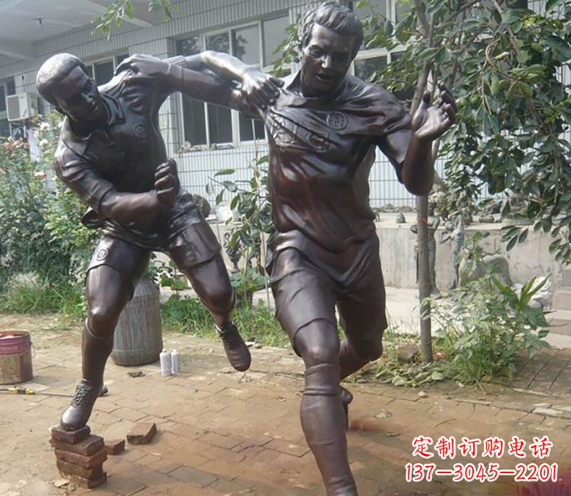 许昌足球运动公园人物铜雕